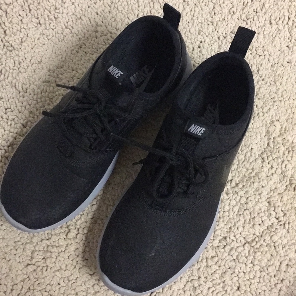 Nike Juvenate Premium Women’s Size 6